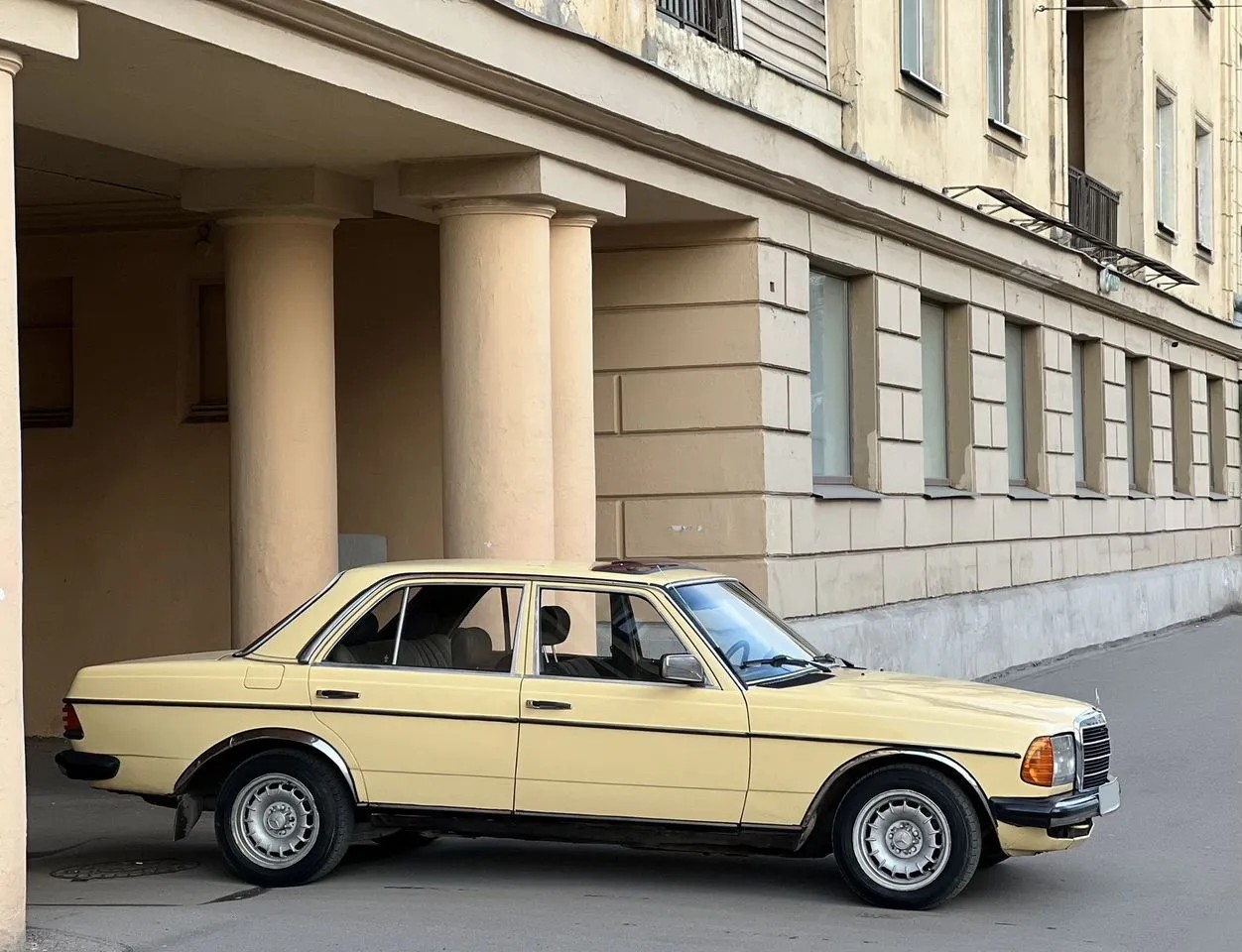 Mercedes-Benz W123 2.4 MT — фото 17